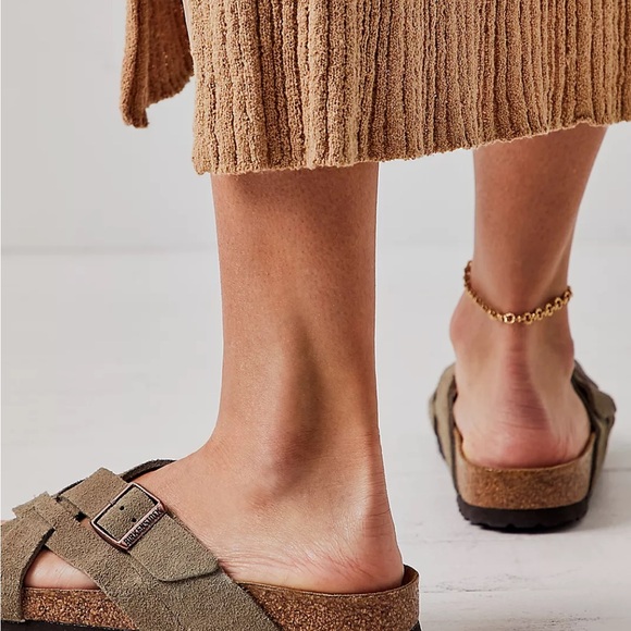 Birkenstock Tan Sandals with Contoured Footbed NWOT - Picture 2 of 9